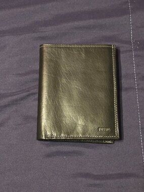 FOSSIL MENS BI-FOLD LEATHER WALLET